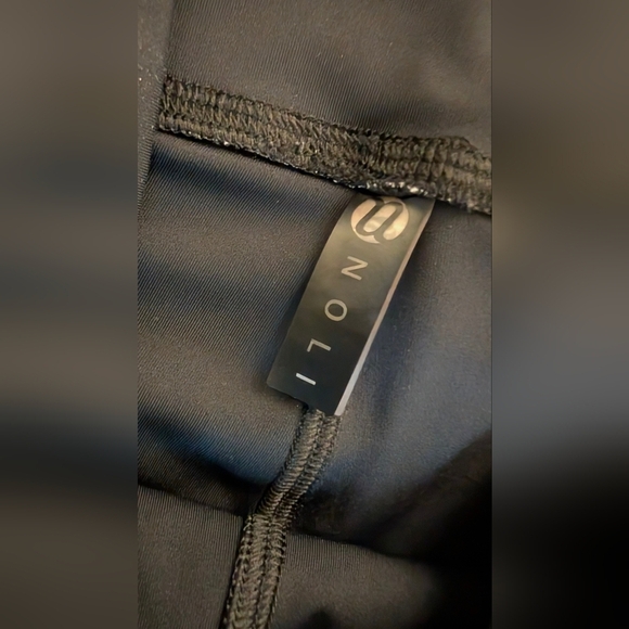 Noli Dynamic Black and Gray Leggings - Picture 2 of 5